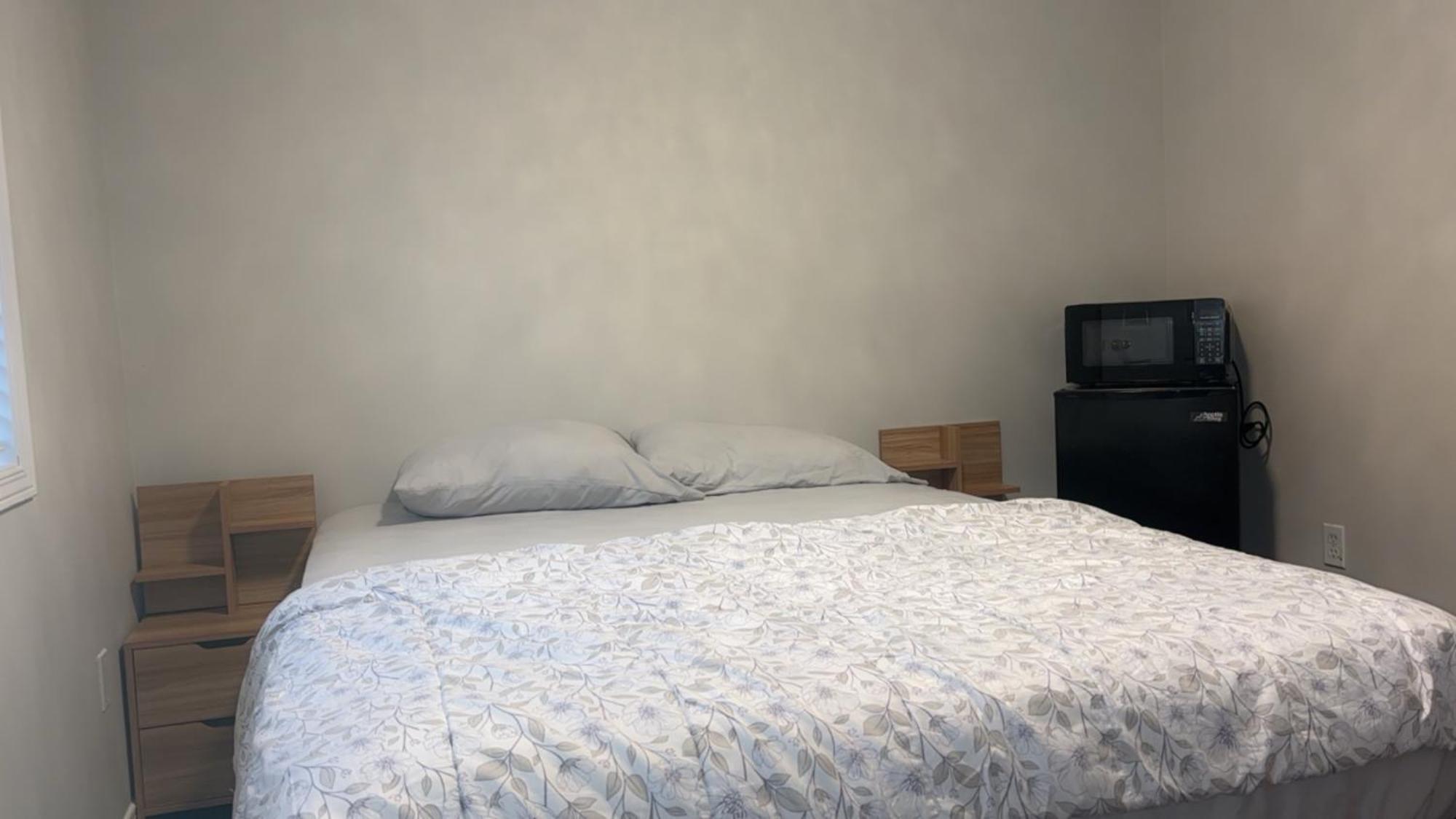 Bright Queen Room Close To Sheridan College And Airport Brampton Exterior foto